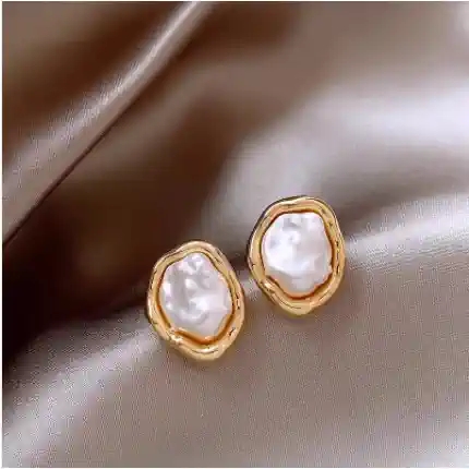 Irregular Baroque pearl earrings