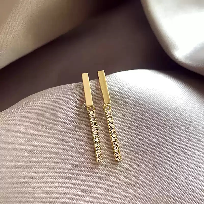 One character earring