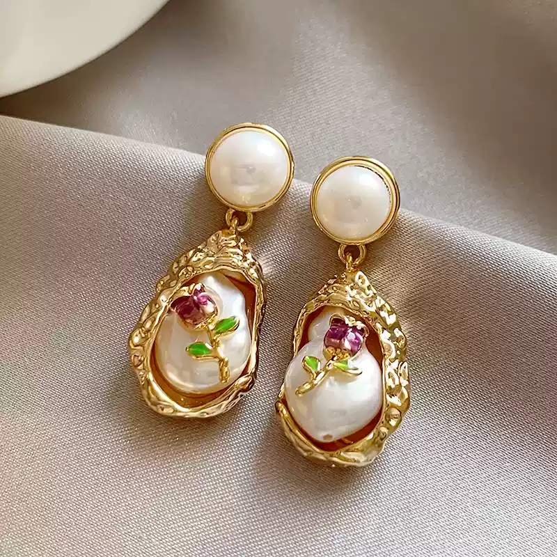 Baroque pearl earrings