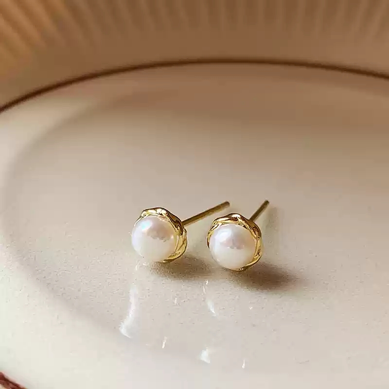 Natural freshwater pearl earrings