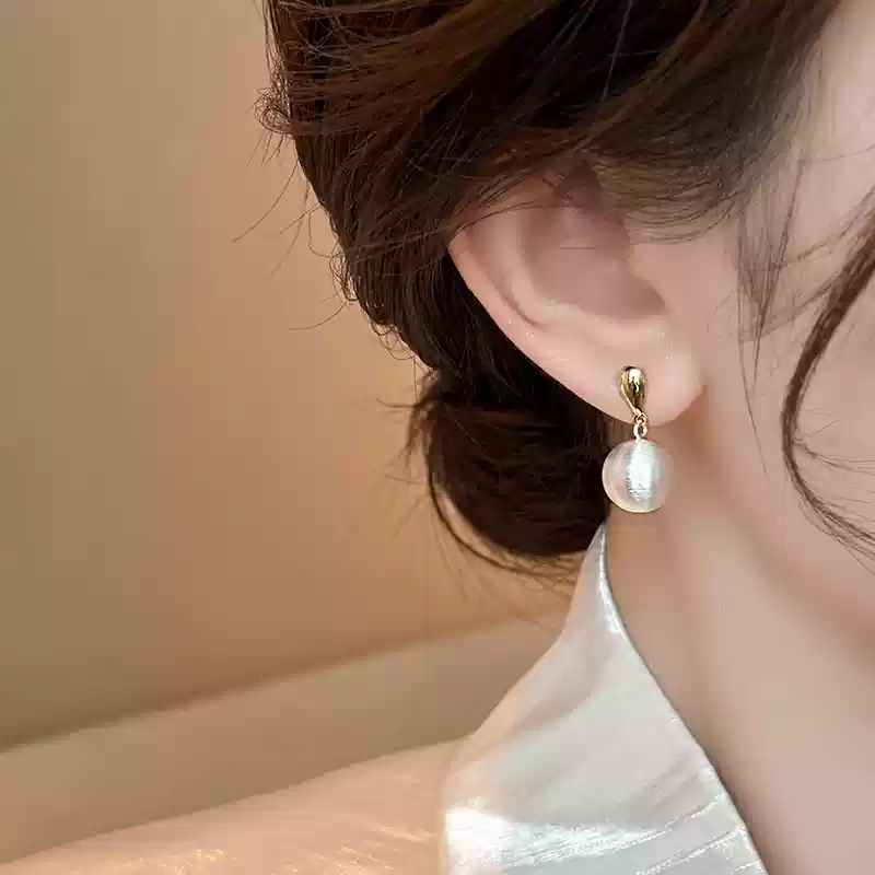 Round ball earrings