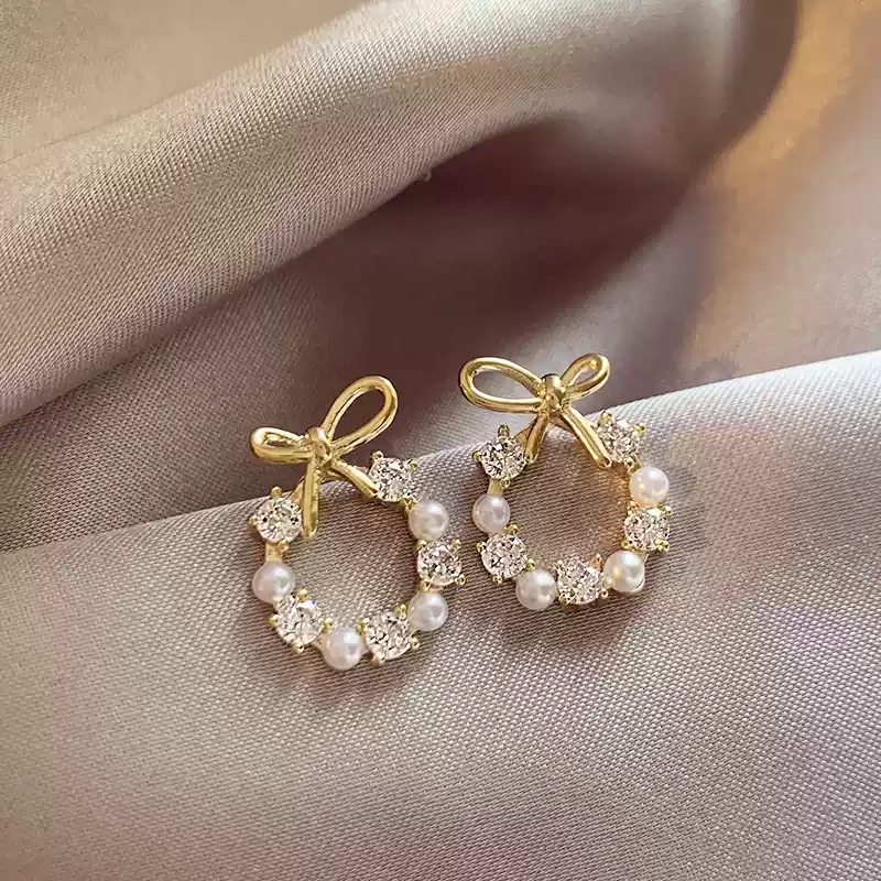 Pearl bow earrings