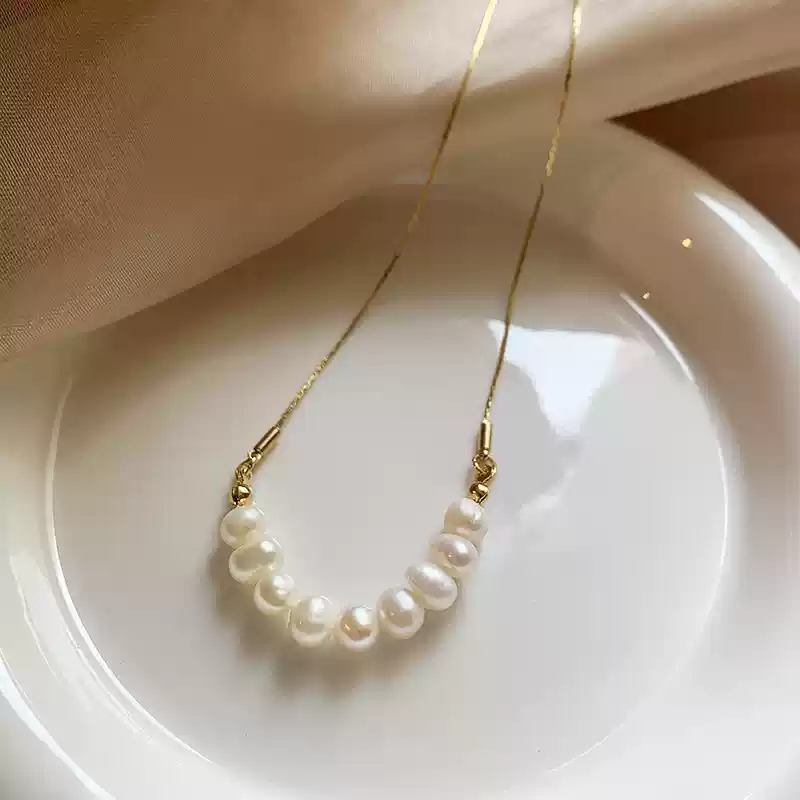 White pearl necklace~