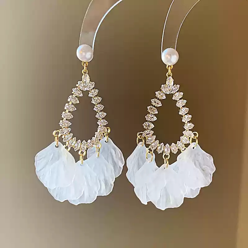 Petal long tassel earrings~