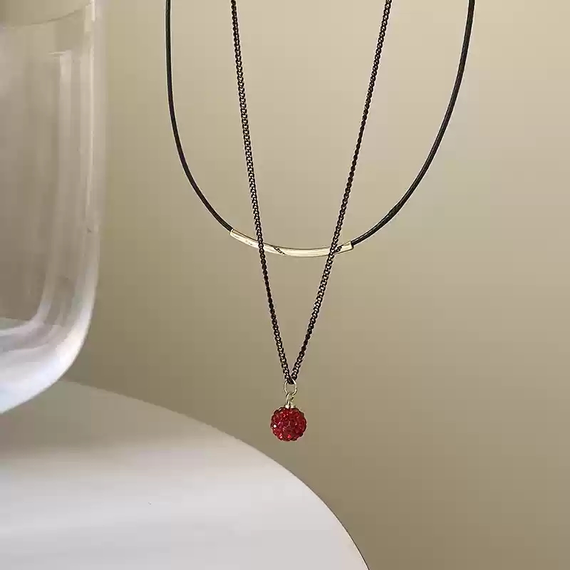 Round pendant necklace