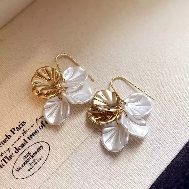 White gold shell flower earrings~