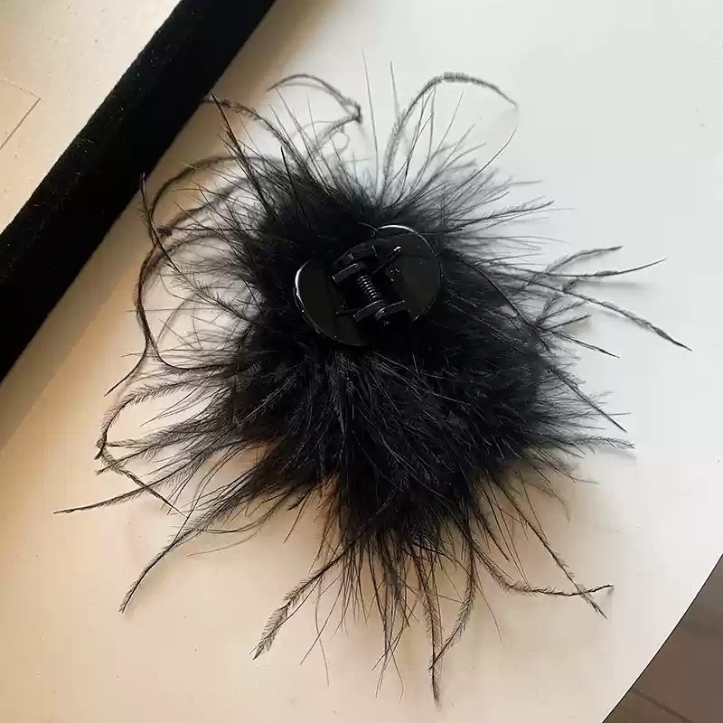 Feather hair clip medium size~about 8cm suitable for low hair volume or half tied hair