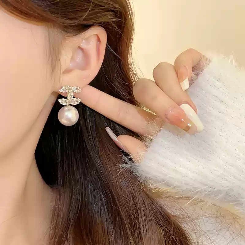 Double C pearl earrings