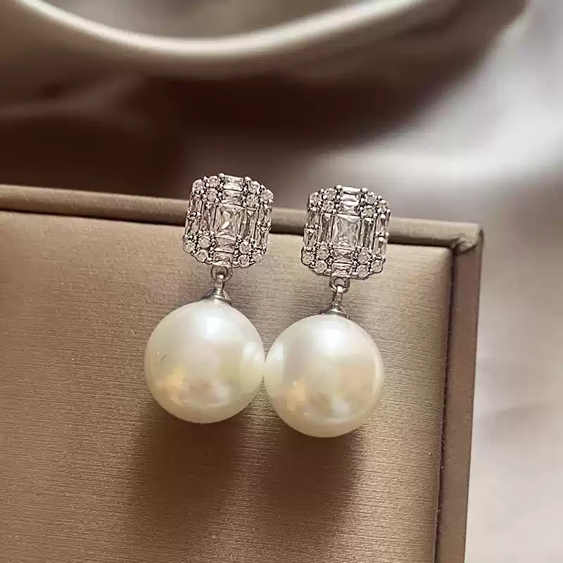 Zircon crystal pearl earrings