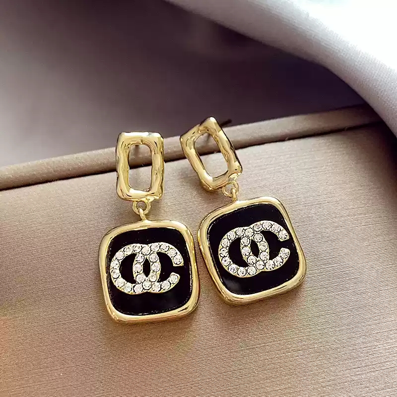 Xiaoxiangfeng letter earrings