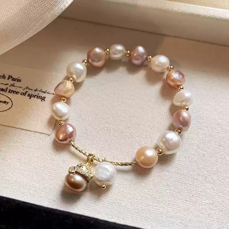 Zhaocai Cat Baroque Pearl Bracelet (Wearing it makes it look super white~)