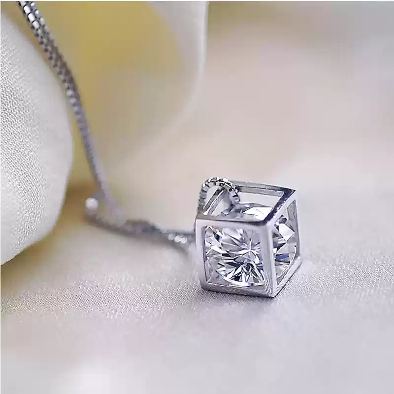 Cube pendant (without chain)