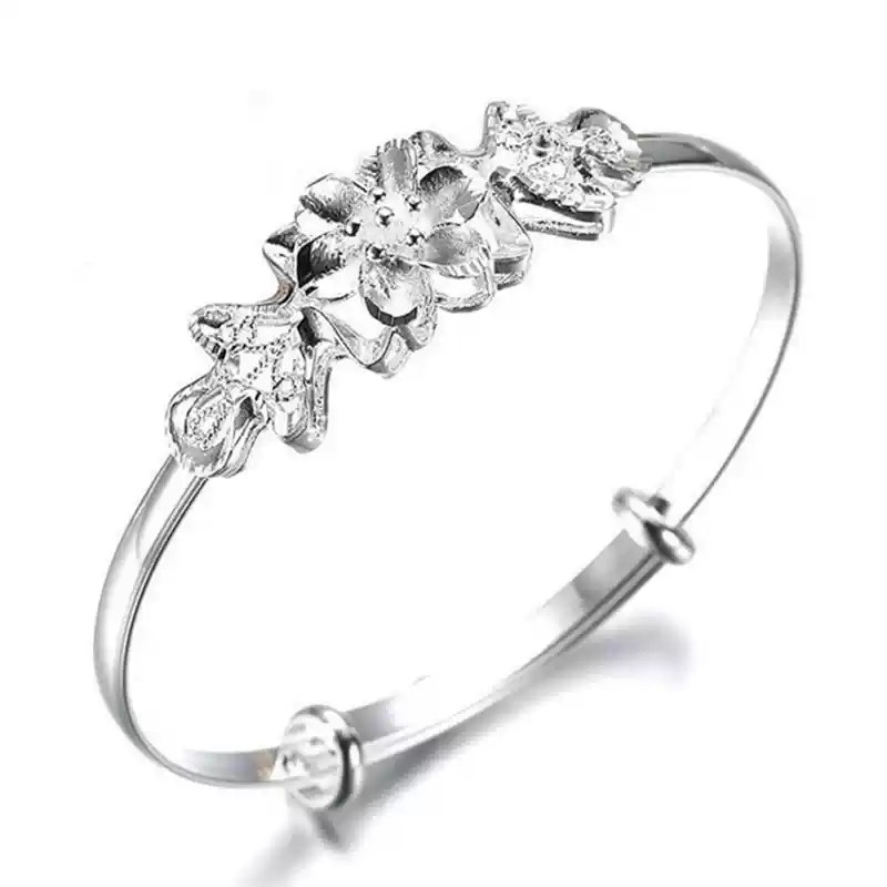 Delicate Floral Motif 925 Silver Bracelet for a Feminine Touch