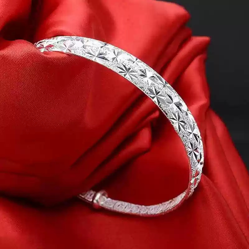 925 Silver Starburst Bracelet: A Radiant Touch of Elegance