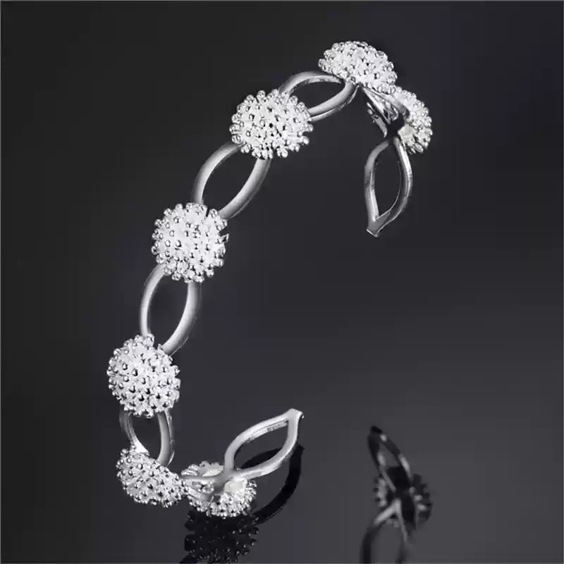 925 Silver Floral Link Cuff: A Chic and Elegant Accessory