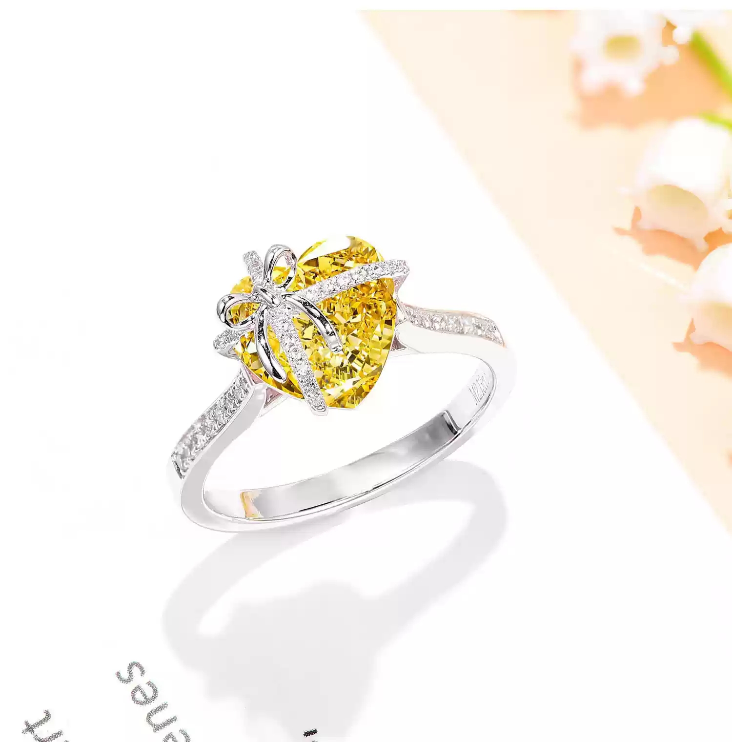 Adjustable yellow diamond opening