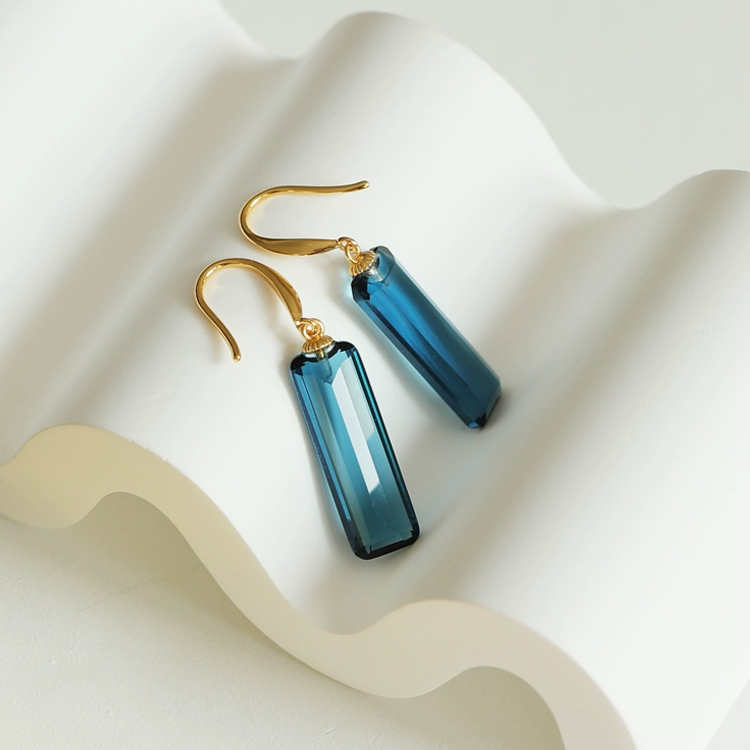 A pair of gold high transparency crystal earrings