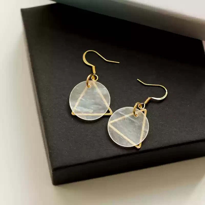 Natural Shell Earrings/Pair