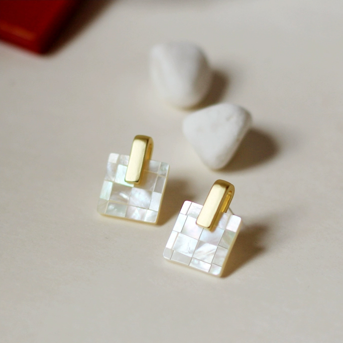 White Butterfly Shell [S925 Silver Stud Post Pair]