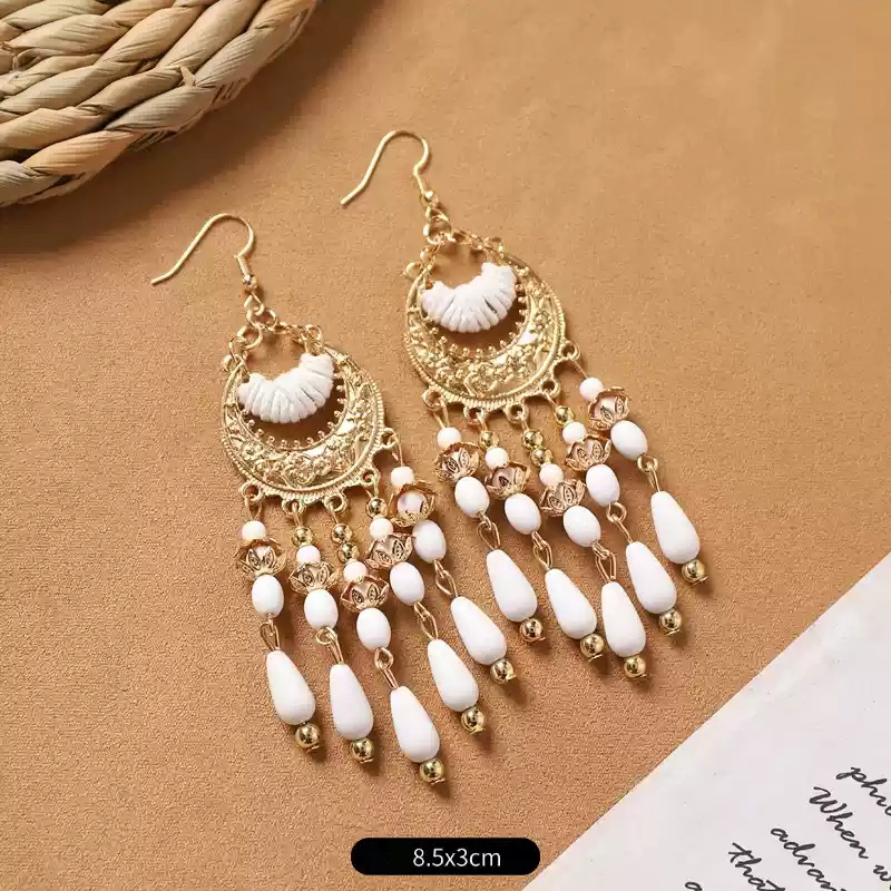 18- Dynamic Moonlight White Tassel