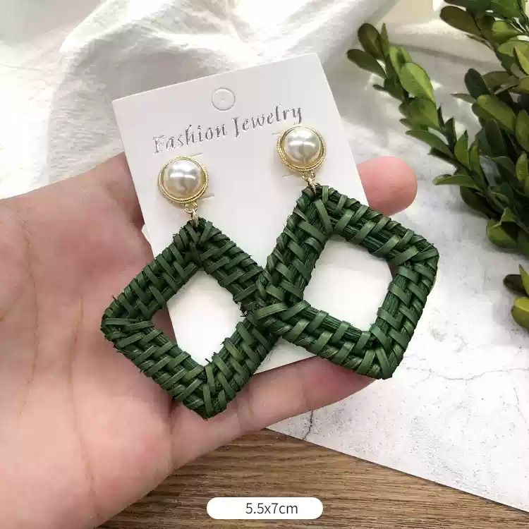 22- Pearl green vine diamond shape