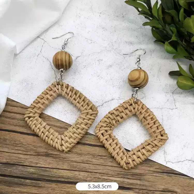 39- Diamond shaped woven from raw wood, bead rattan